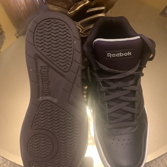 Reebok - Picture 4 of 4